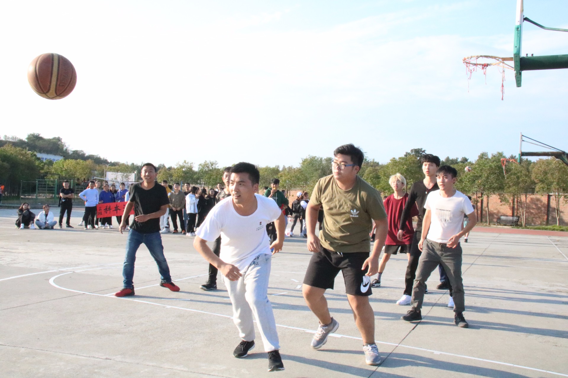 中国书法篆刻学院举办“师生篮球赛”